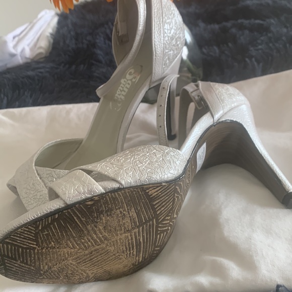 Colombian Heel - Picture 2 of 8